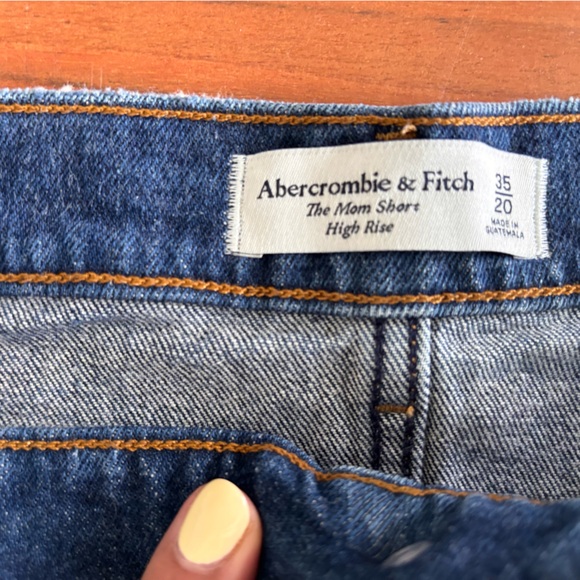 A&F The Mom Short High Rise - Picture 2 of 2